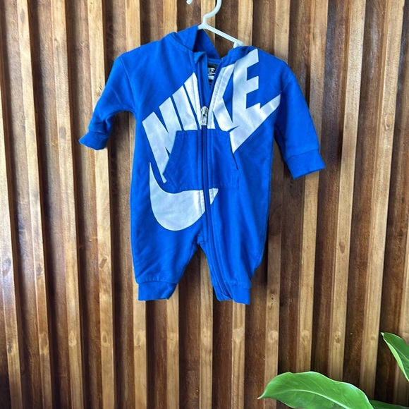 Nike zip Front Hooded Jumpsuit. Size 3‎ mo - Picture 4 of 7